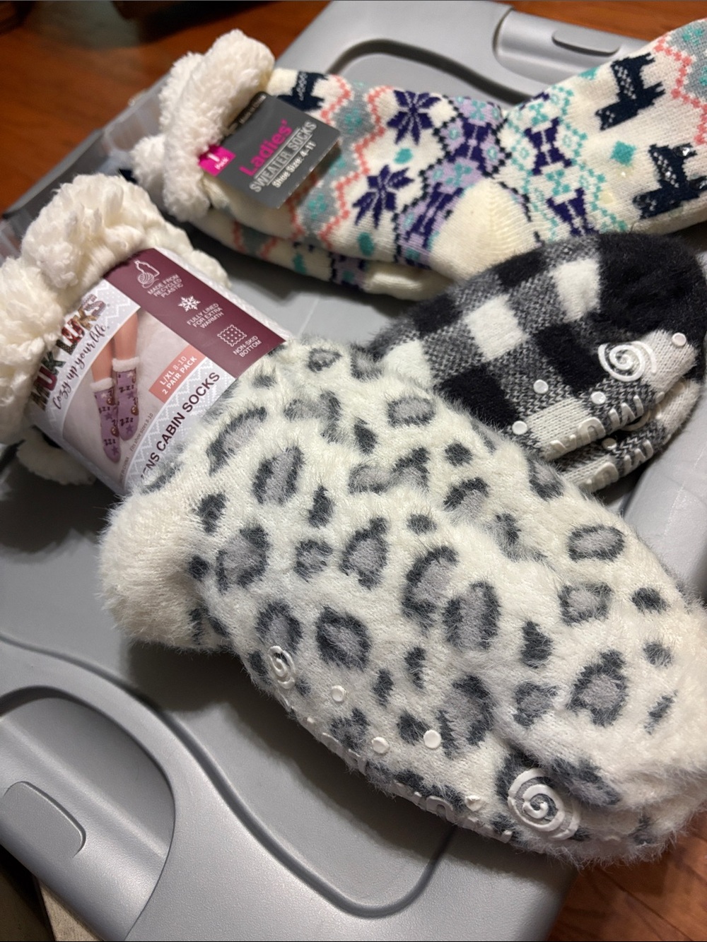 NWT Muk Luks Cabin Socks with bonus no-brand pair